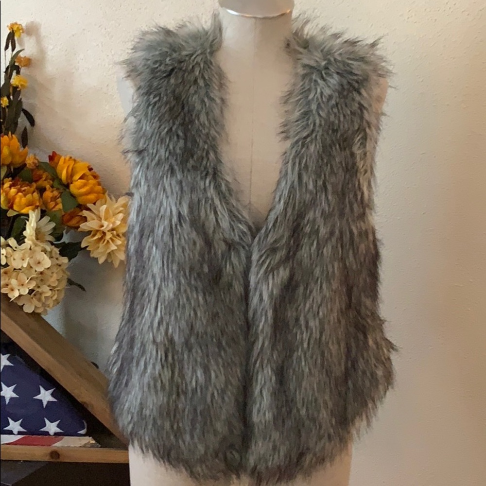 Buckle Daytrip Faux Fur Vest medium
